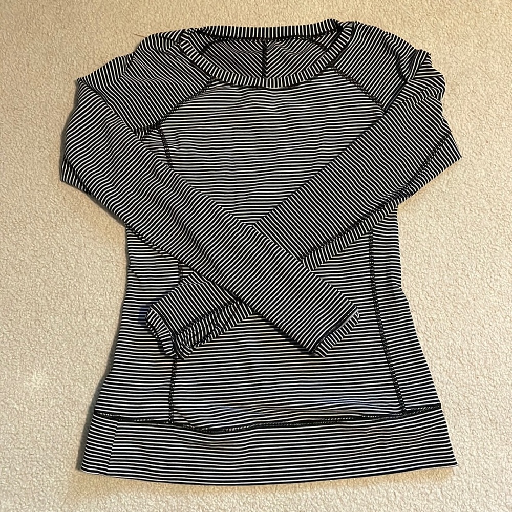 lululemon long sleeve shirt with thumb holes and back zipper pocket - size 8